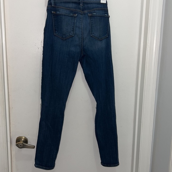 - J BRAND distressed misfit skinny jeans size 27
Mid rise - Picture 8 of 9